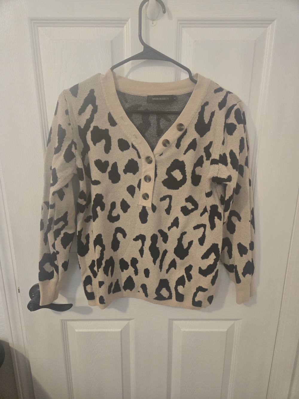 Merokeety Leopard V-Neck Button Pullover Sweater - Tan/Black Size Large